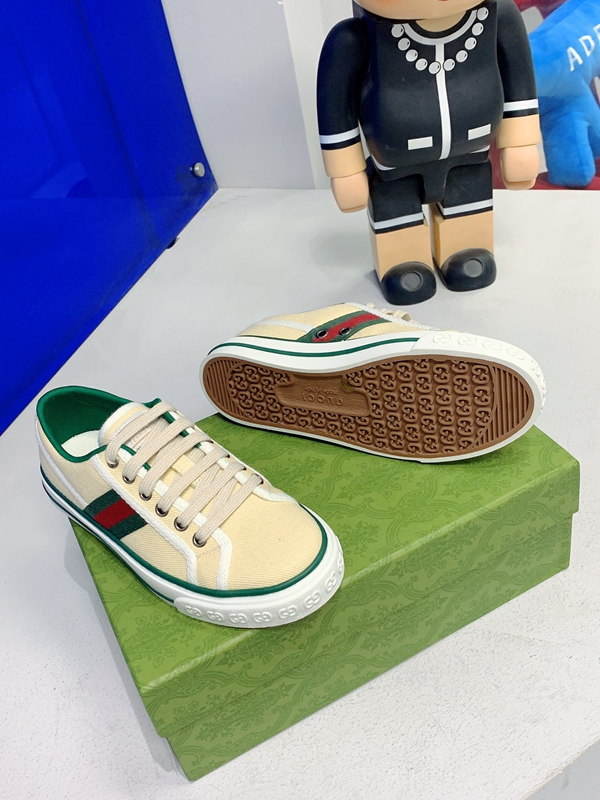 グッチ靴角部分ディテール